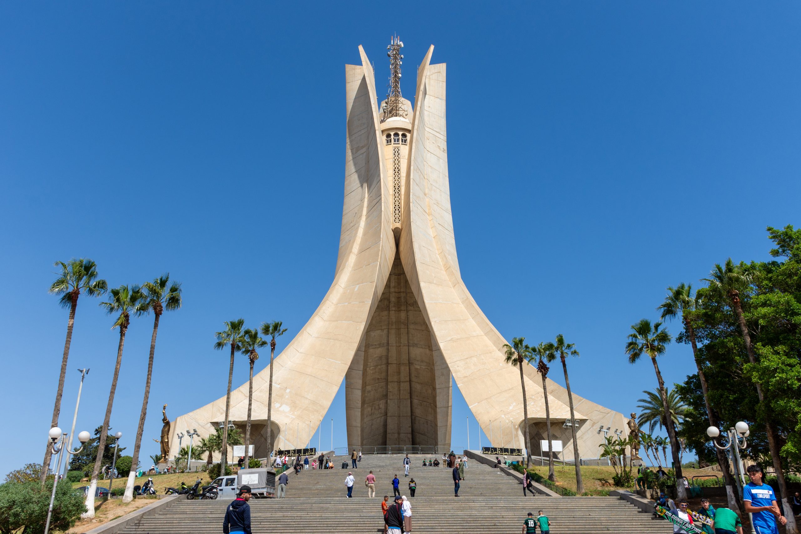 Algiers,,Algeria,-,April,09,,2025:,A,Group,Of,People